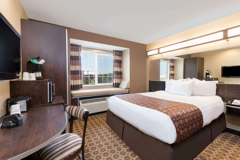 Suite, 1 Queen Bed, Non Smoking - Photo 1