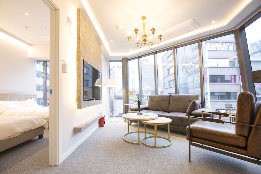 Main Building Suite (Randomly Selected) - Photo 10