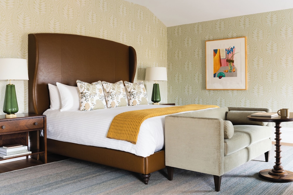 Premier Studio Suite, 1 King Bed with Sofa bed, Bathtub, Valley View