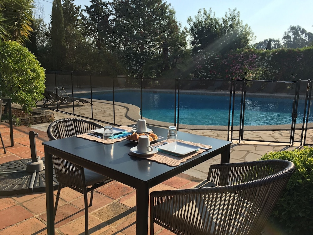 Family Quadruple Room, Private Bathroom, Pool View (Donum Dei) photo 3