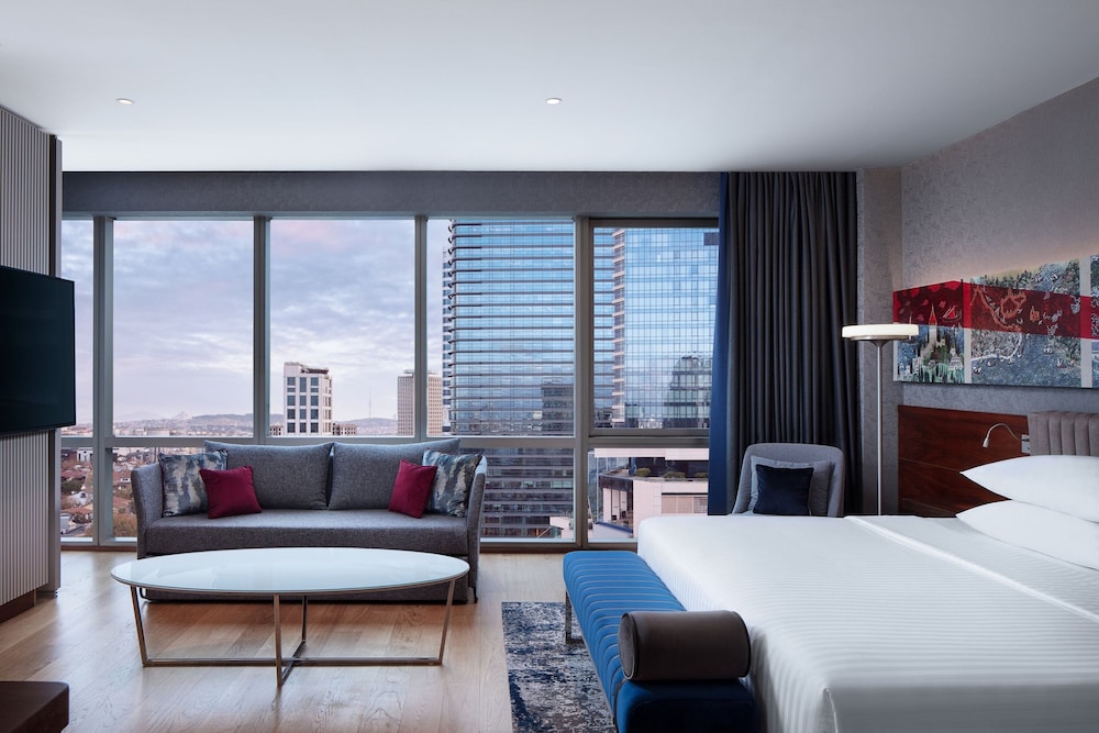 Deluxe Room, 1 Double Bed, City View, Corner