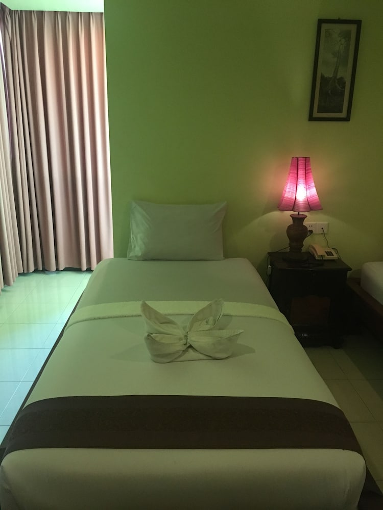 Standard Twin Room - Photo 7