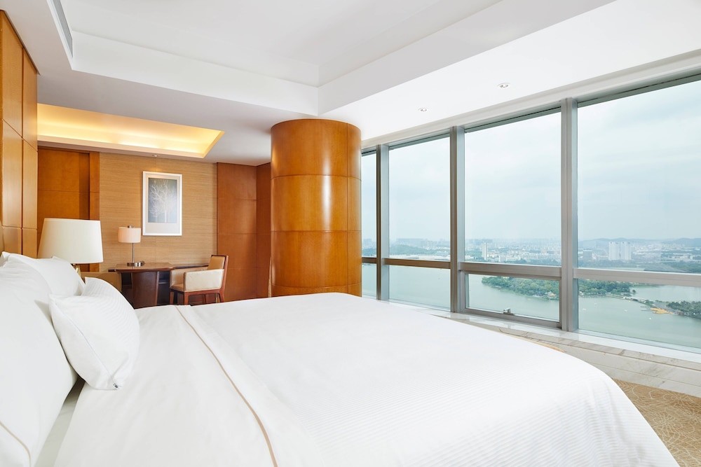 Suite, 1 Bedroom, Lake View photo 1