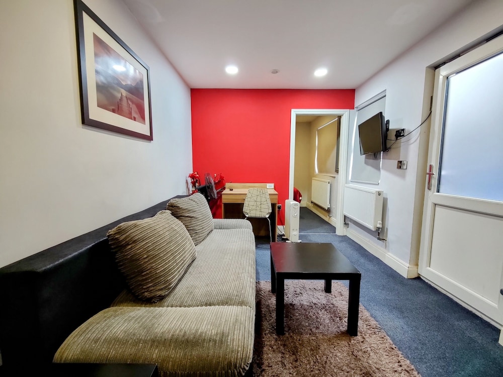 One Bedroom Apartment - Photo 2