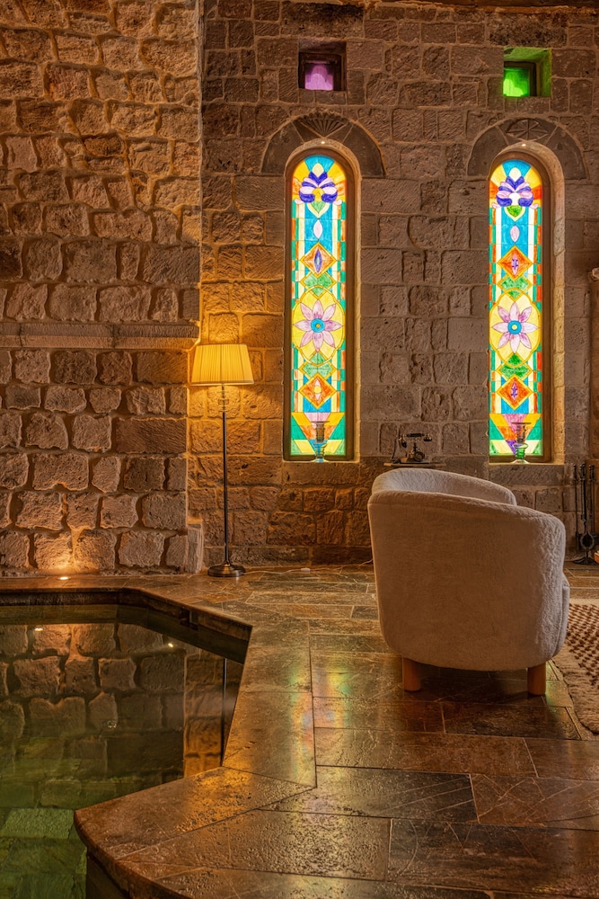 Imperial Pool Suite - Photo 6