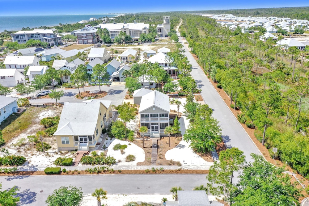 House, Multiple Beds (Saltwater Serenity) photo 2