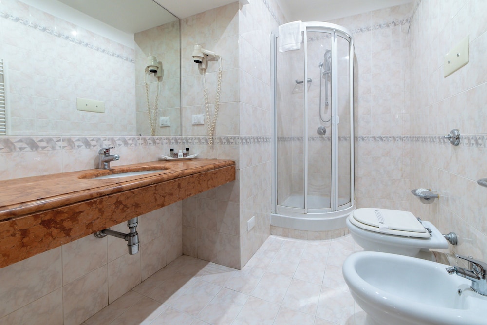 Classic Double Room - Photo 5