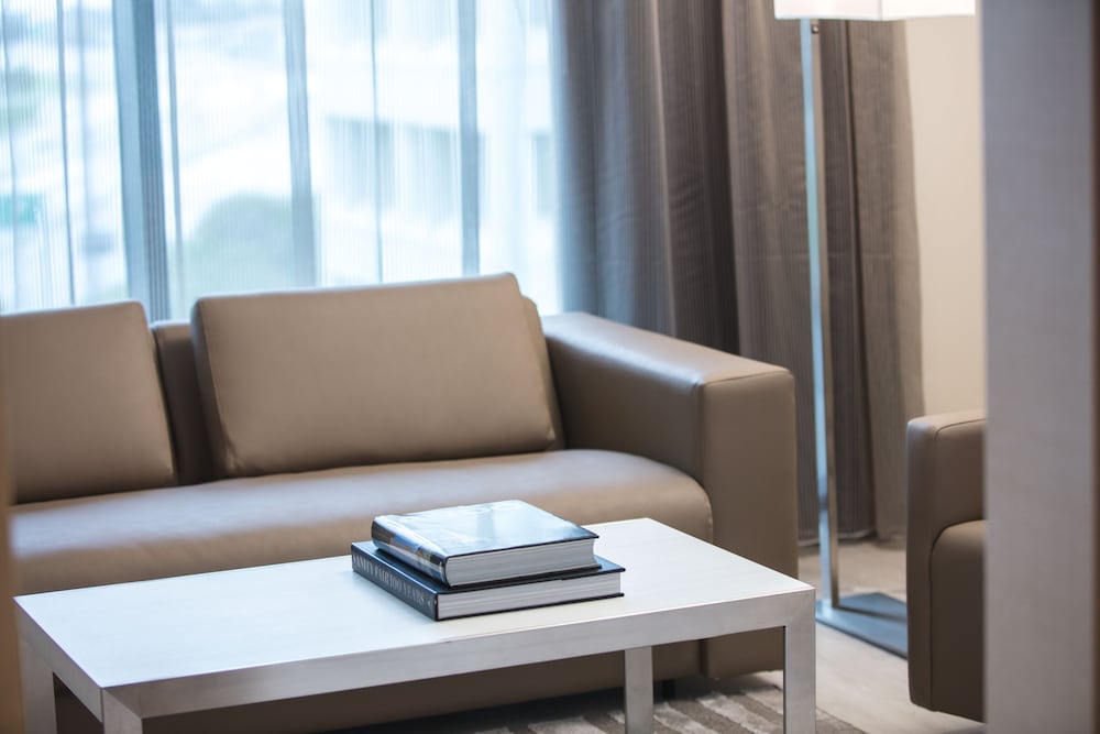 Junior Suite, 1 King Bed (Hearing Accessible) photo 3
