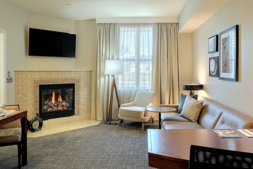 Suite, 1 Bedroom - Photo 1