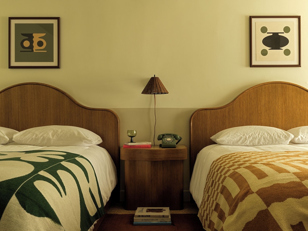 Standard Room, 2 Queen Beds - Photo 1