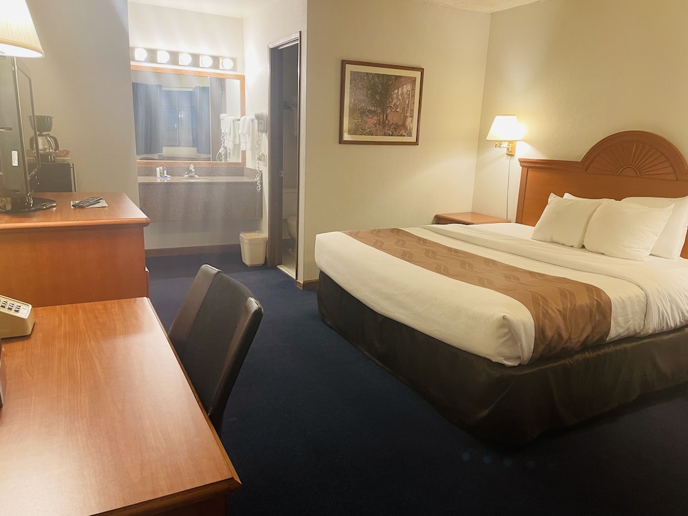 Basic Room, 1 King Bed photo 1