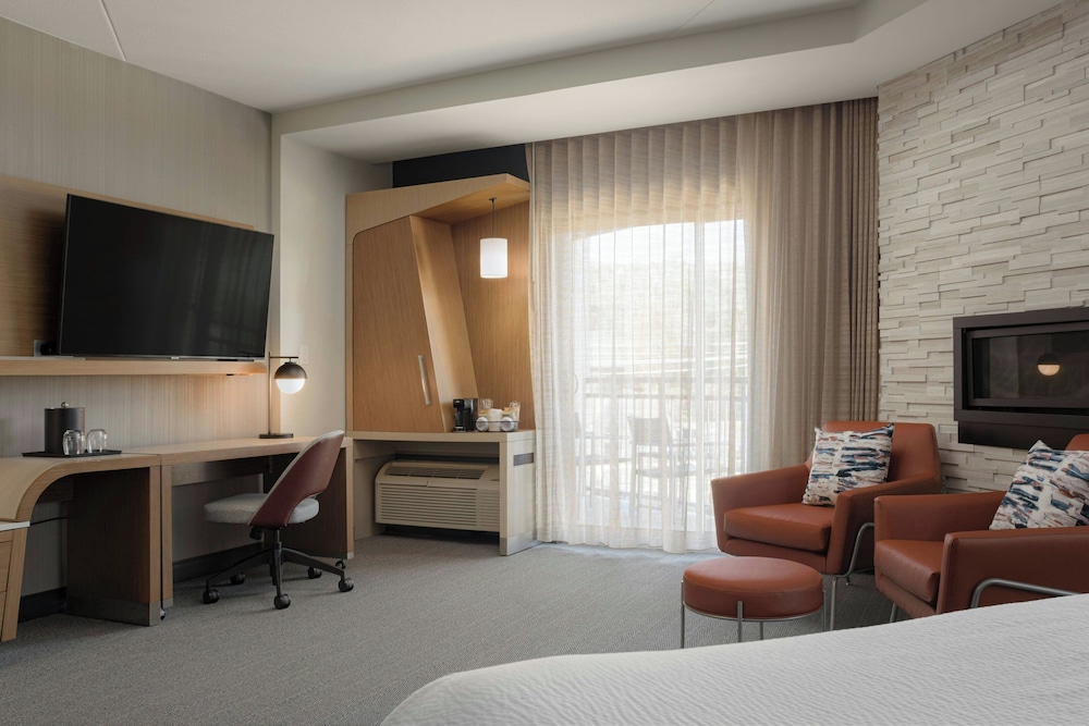 Room, 1 King Bed with Sofa bed, Balcony