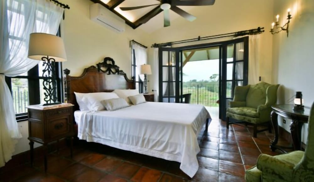 Classic Bungalow, 1 King Bed, Ensuite, Garden View (Superior Room)