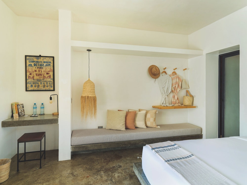 Room (Surfer's Hideout) - Photo 5