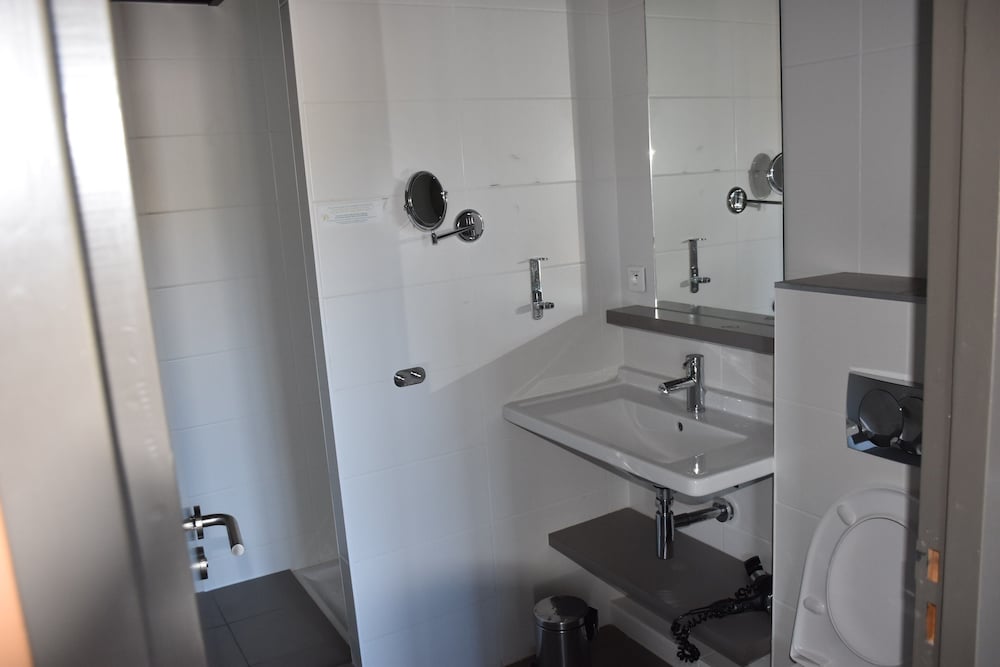 Executive Suite - Photo 8