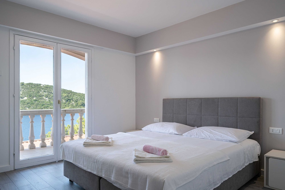 Apartment (Two Bedroom Apartment with Terrace an)