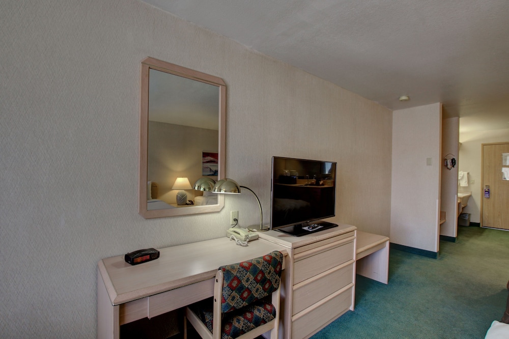 Superior Room, 2 Queen Beds - Photo 8