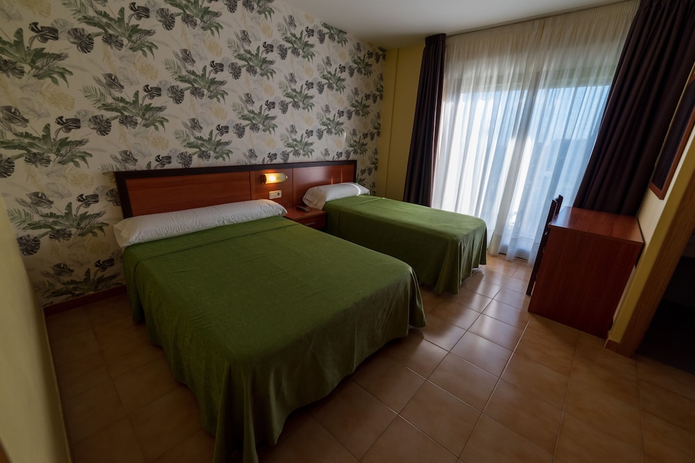 Habitación Triple con Vista al Mar