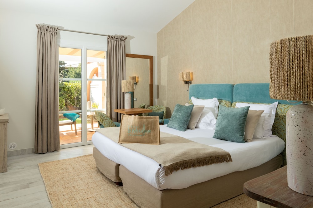 Deluxe Room - Photo 1