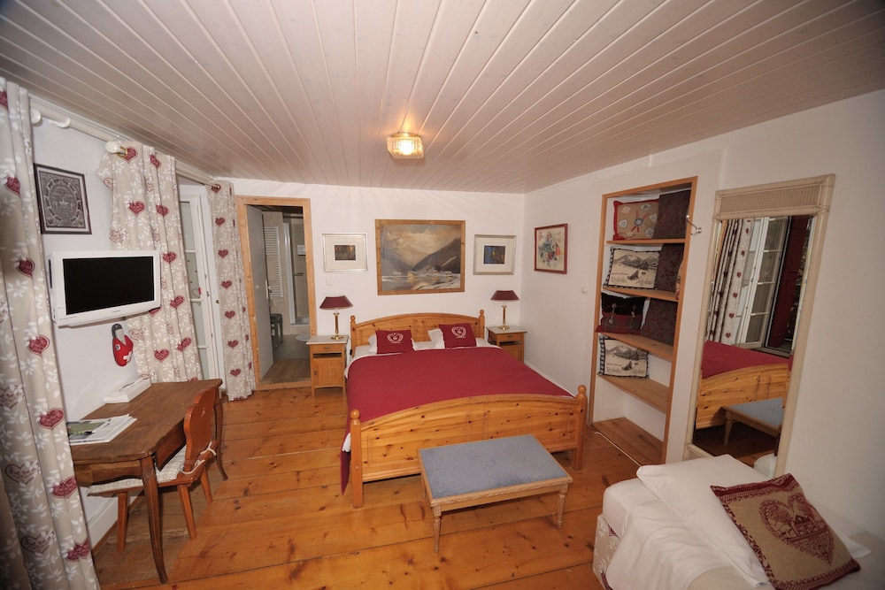 Superior Quadruple Room, Balcony photo 3