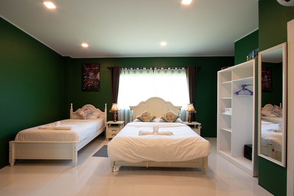 Family Triple Room, Multiple Beds, Non Smoking, Pool Access photo 3