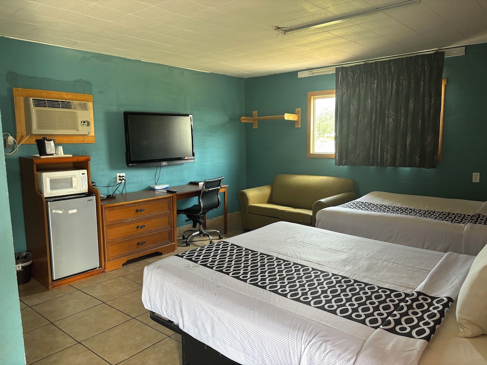 2 Queen Beds and 1 Twin Sofa Bed, Non-smoking photo 3
