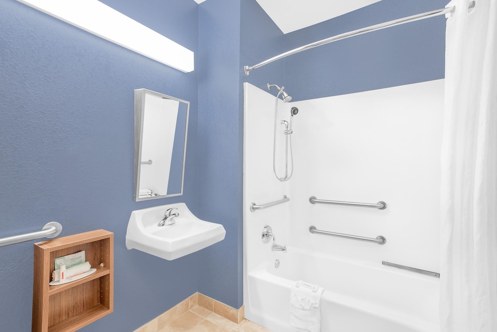 Room, Accessible - Photo 6