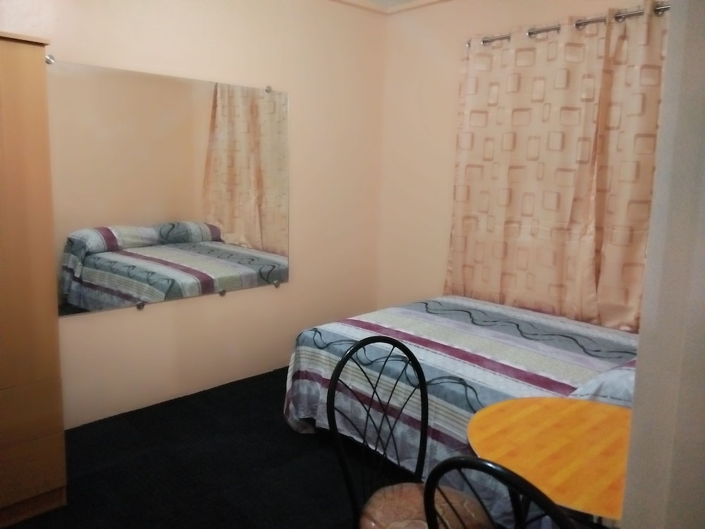 Room, 1 Queen Bed photo 1