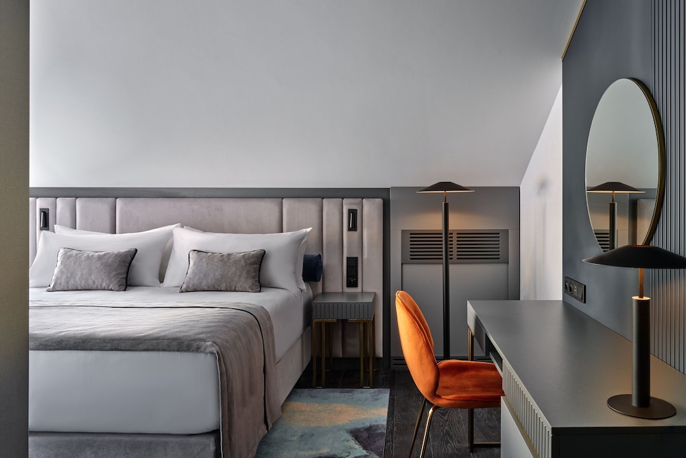 Standard Room, 1 Double Bed, City View - Photo 2