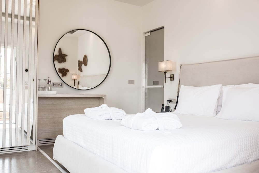 Junior Suite with Hot Tub - Photo 1