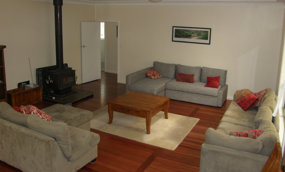 House, 2 Bedrooms photo 1