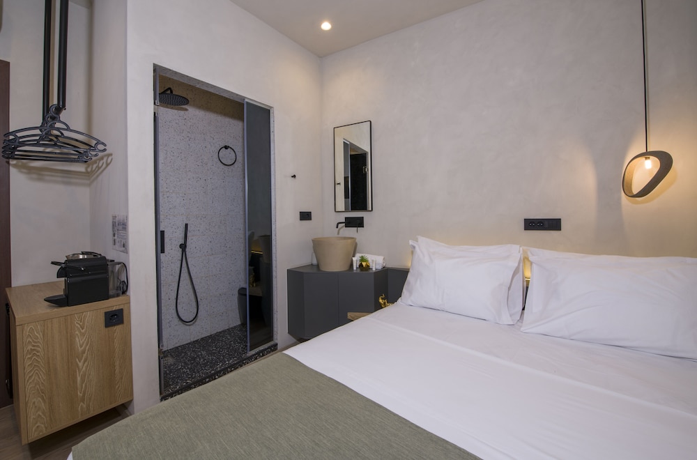 Economy Double Room (2nd Floor) photo 1