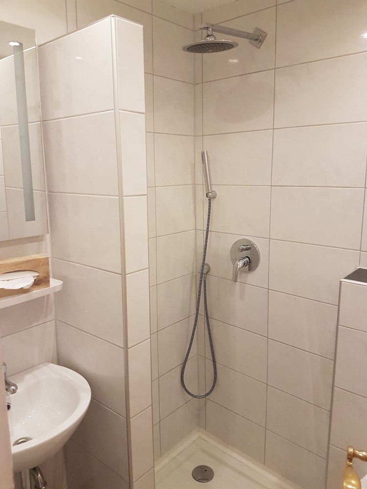 Standard Double Room, 1 Double Bed, Non Smoking - Photo 4