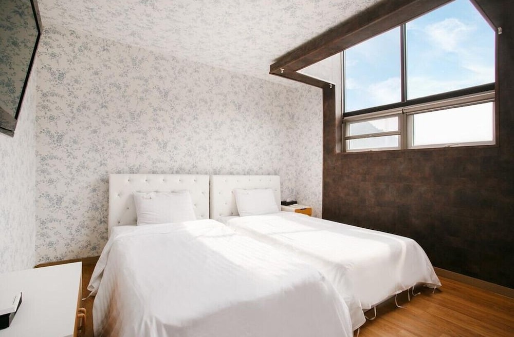 Room (Blue) photo 1