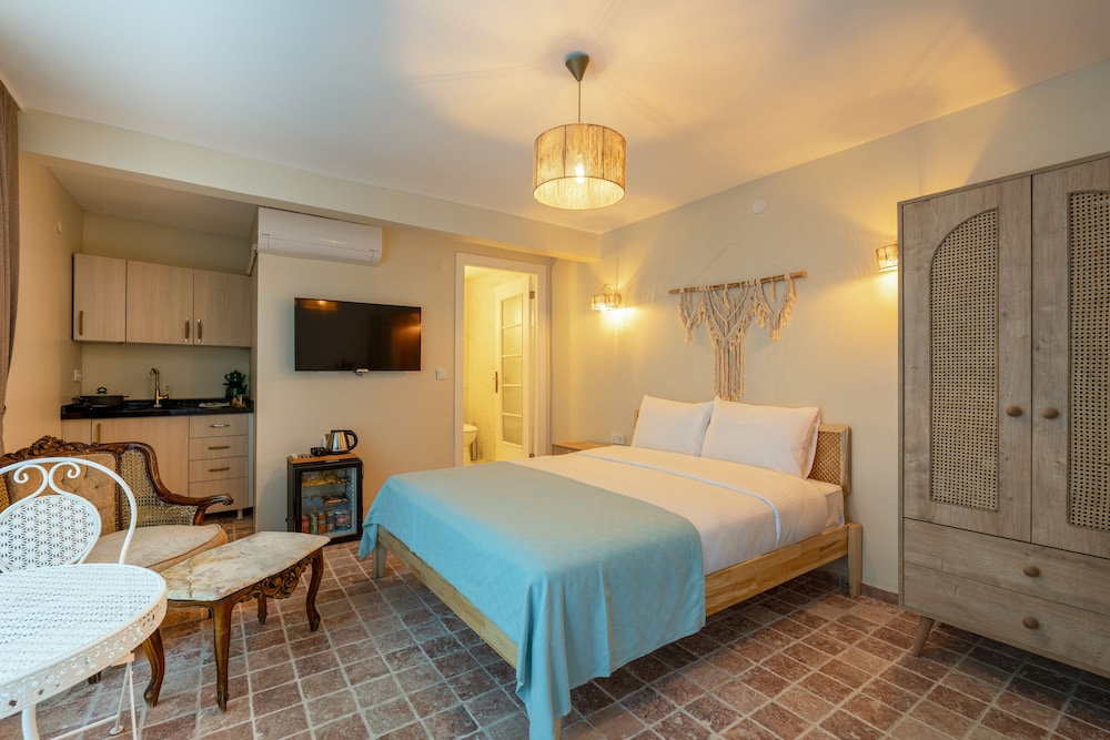 Deluxe Room - Garden Floor with Kitchen (Proti)