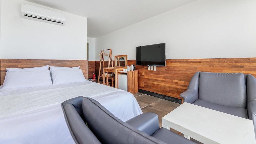 Basic Room, 1 Bedroom (201(oceanview)) - Photo 1