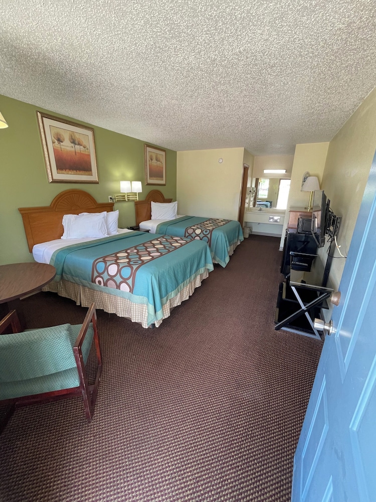 Standard Room, 2 Queen Beds, Non Smoking - Photo 2