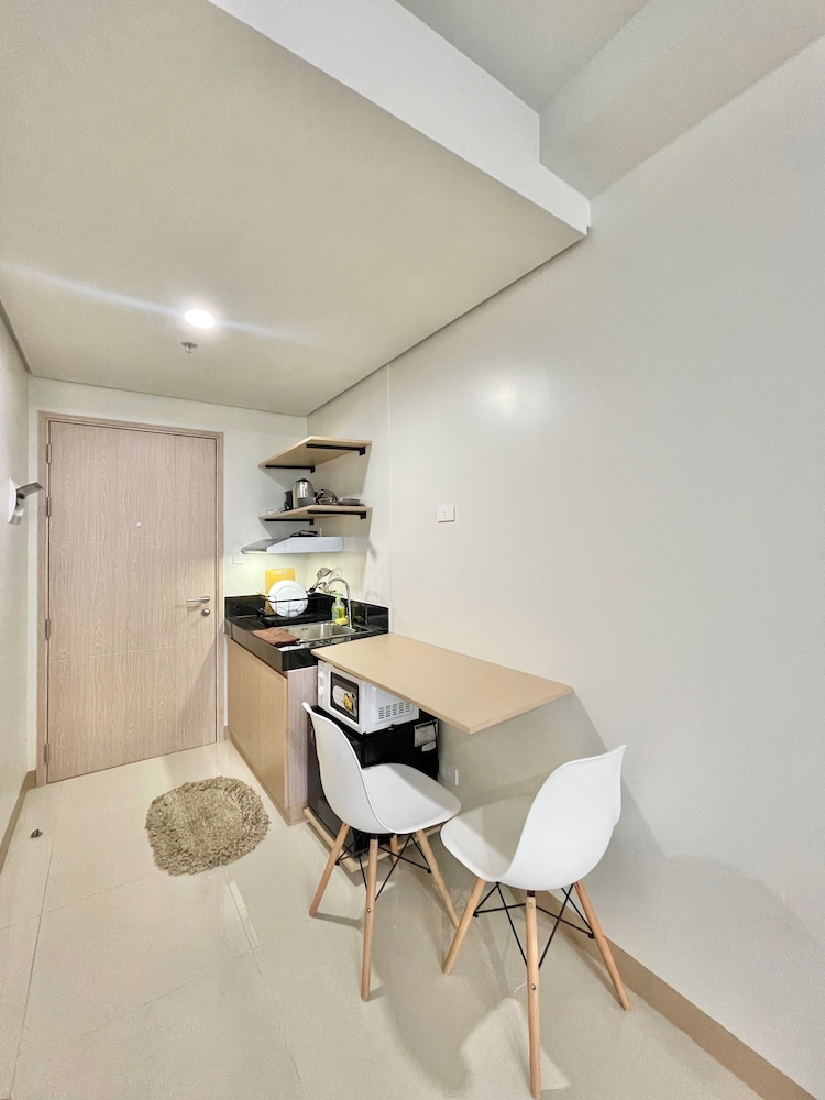 Studio, 1 Bedroom, Balcony, City View photo 3