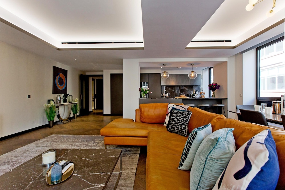 Apartment photo 2