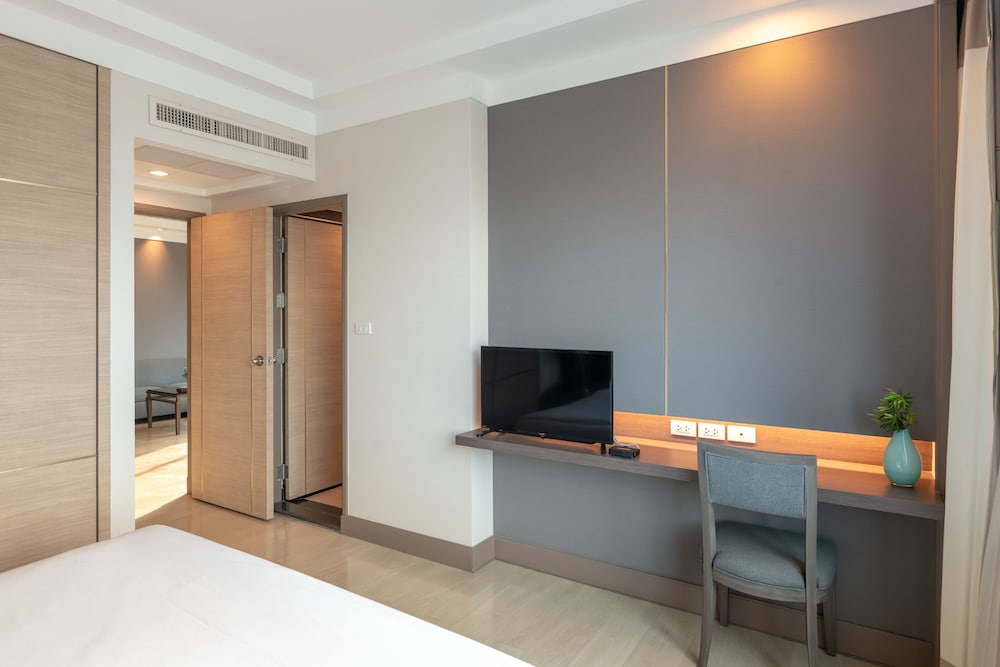 Superior Suite, 1 Bedroom thumbnail 5
