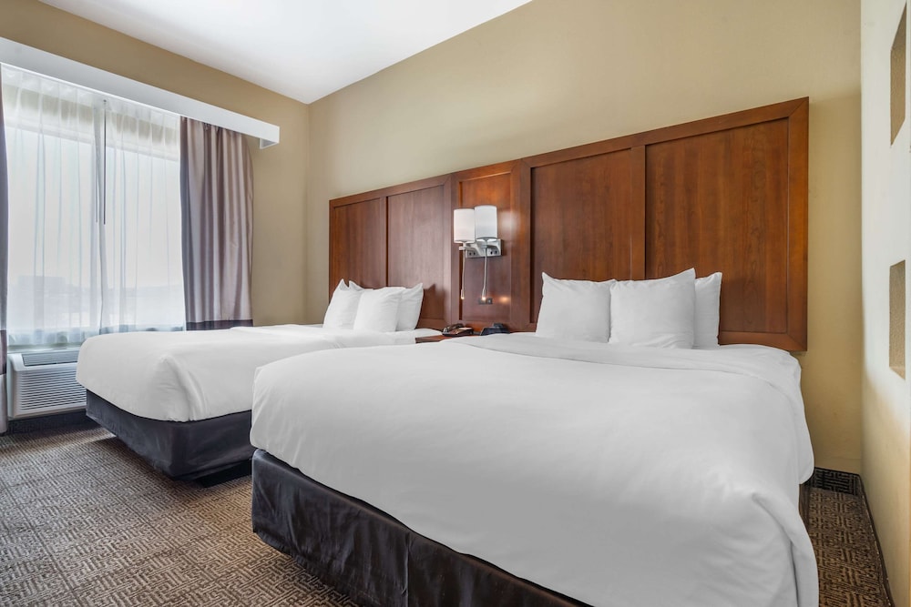Suite, Multiple Beds, Accessible, Non Smoking - Photo 1