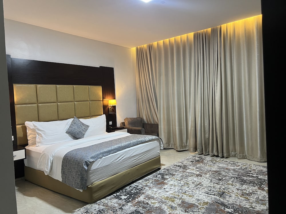 Family Room, 2 Bedrooms photo 2