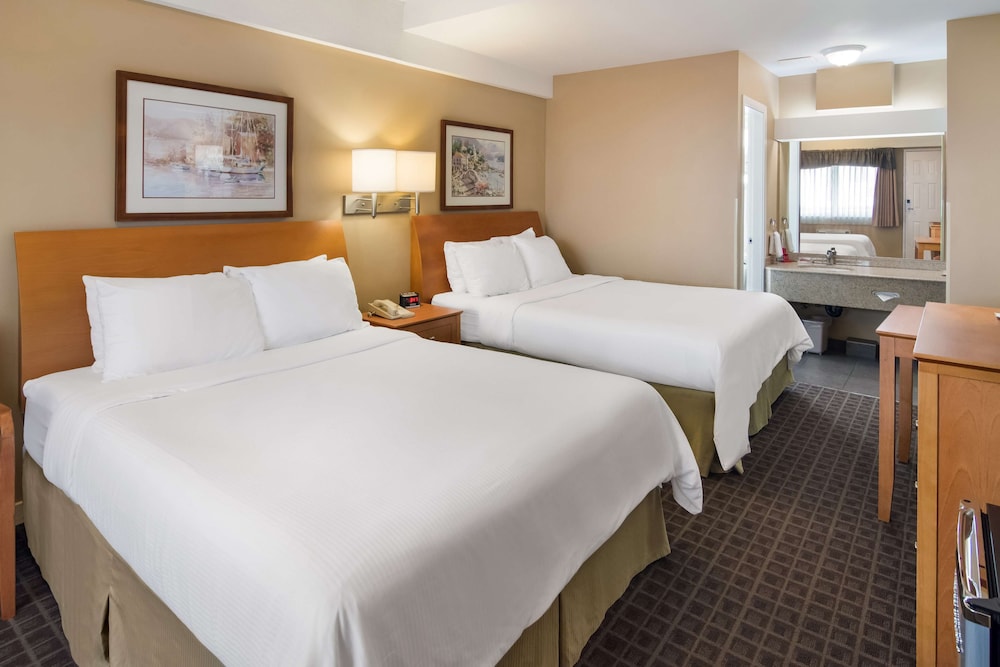 Suite, Multiple Beds, Non Smoking, Refrigerator & Microwave (with Sofabed) - Photo 4
