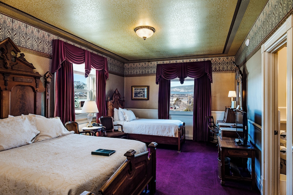 Classic Room, 1 Queen plus Twin - Photo 1
