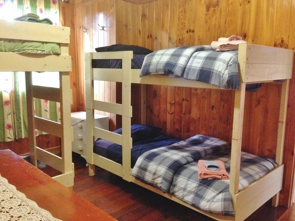 Standard Room, Non Smoking, Shared Bathroom (Henrys Hut) photo 3