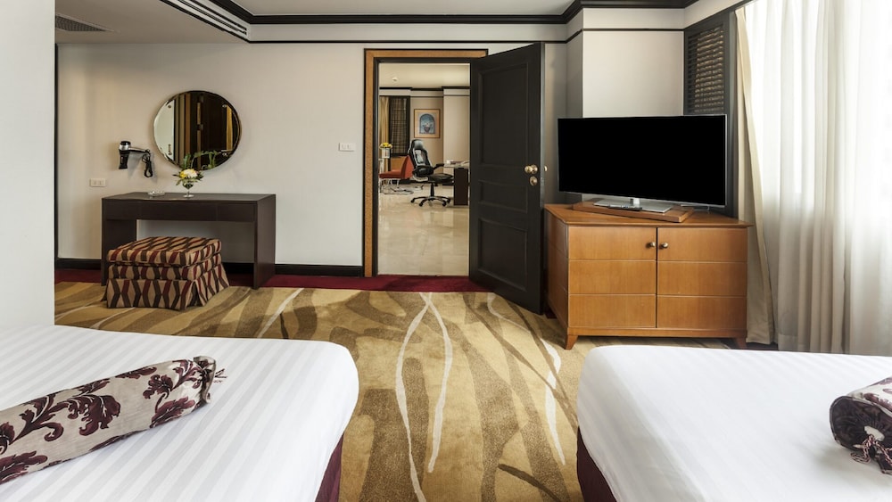 Executive Room thumbnail 5