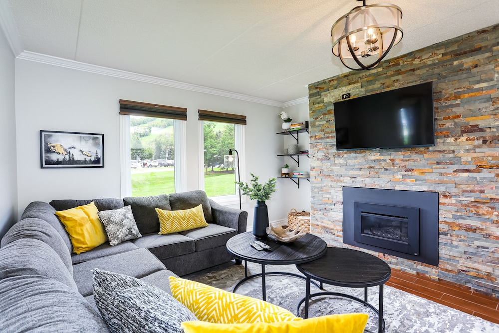 Signature Condo, 3 Bedrooms (108 Mountain Walk - No Pets Allowed)