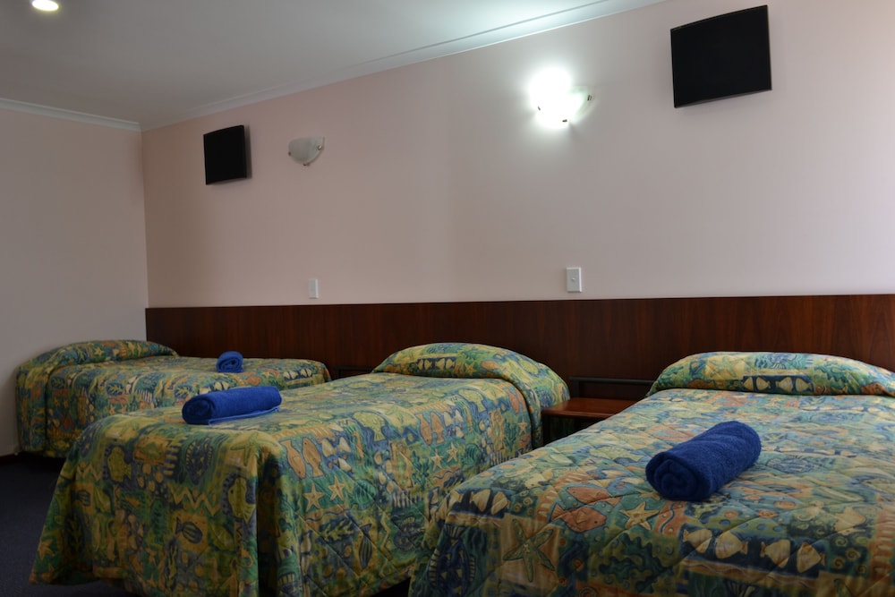 Four-Bedroom House - Photo 10