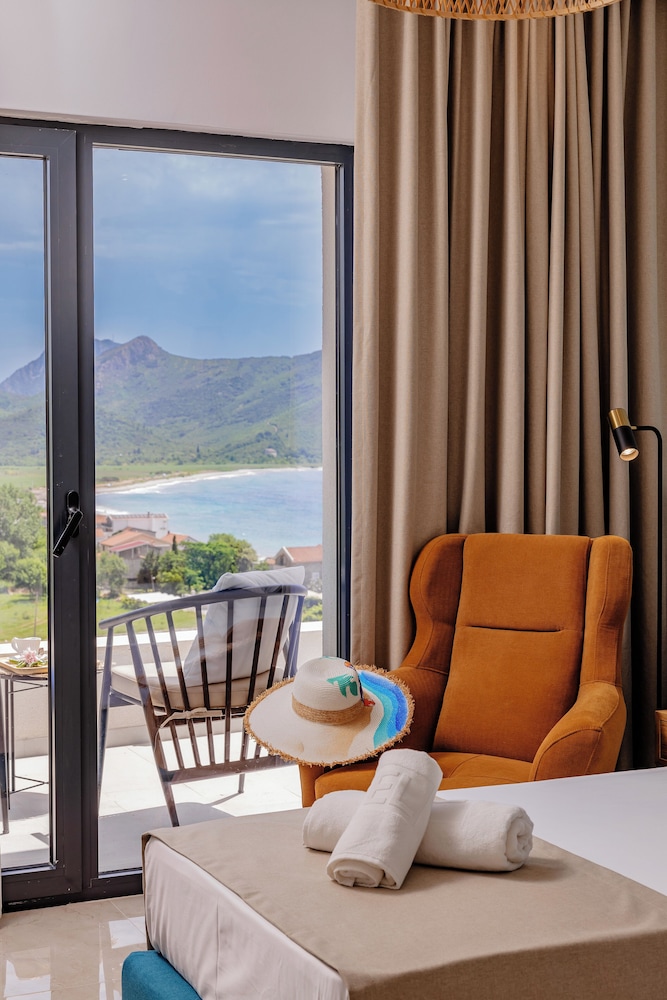 Standard Double or Twin Room, Sea View photo 3