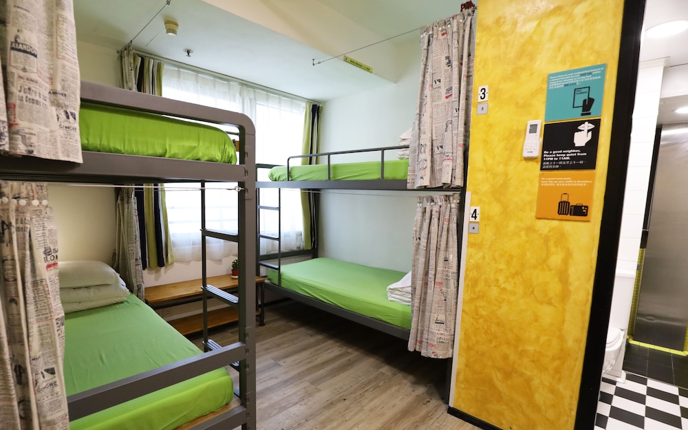 Single Bed in 4 Female Dormitory En-Suite photo 3